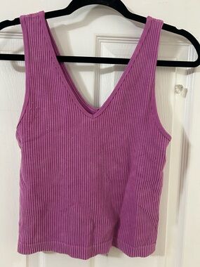 Women's Ribbed V-Neck Tank Top in Magenta
